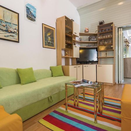Awesome Apartment In Makarska With Kitchen Eksteriør billede