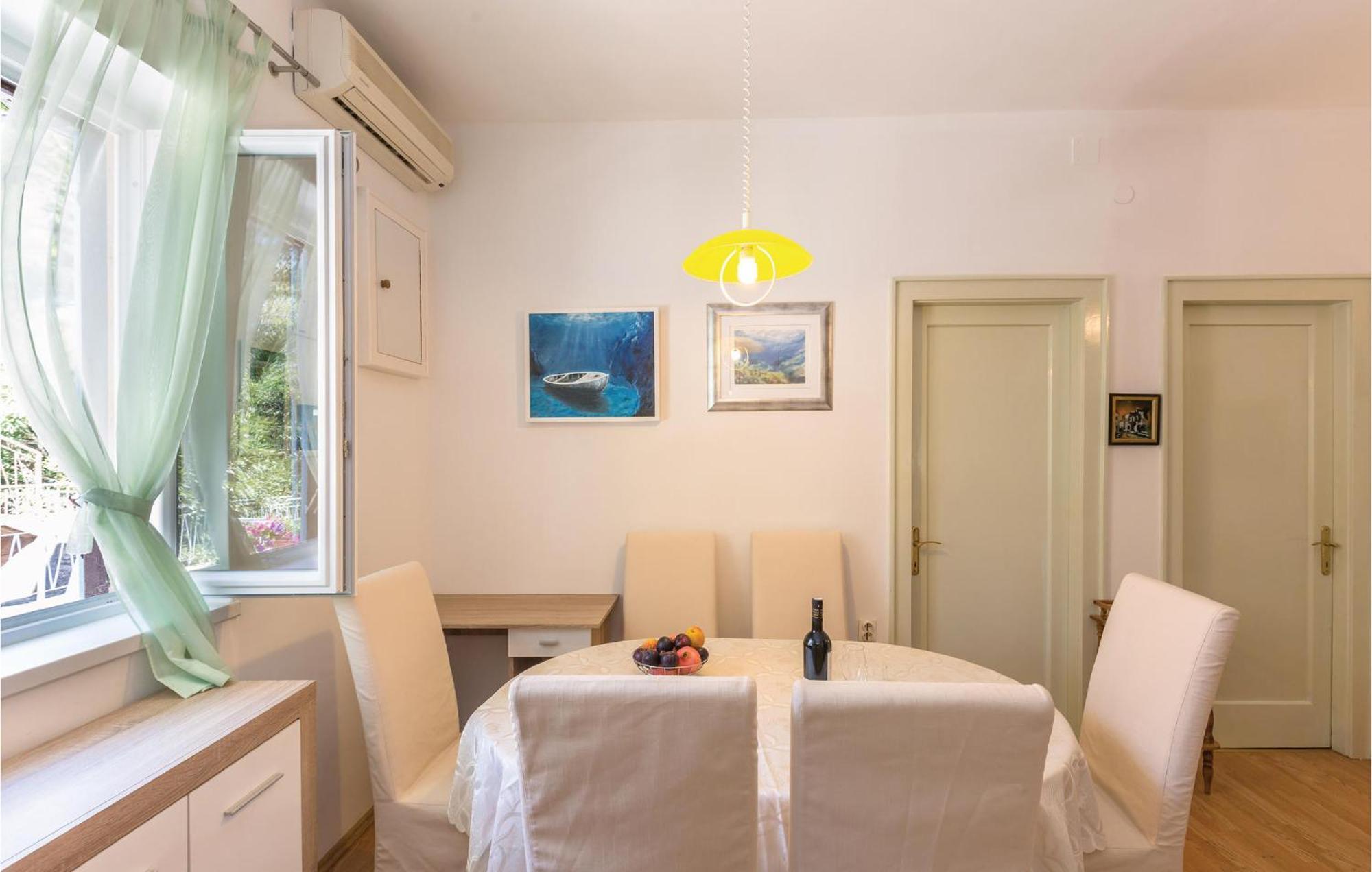Awesome Apartment In Makarska With Kitchen Eksteriør billede