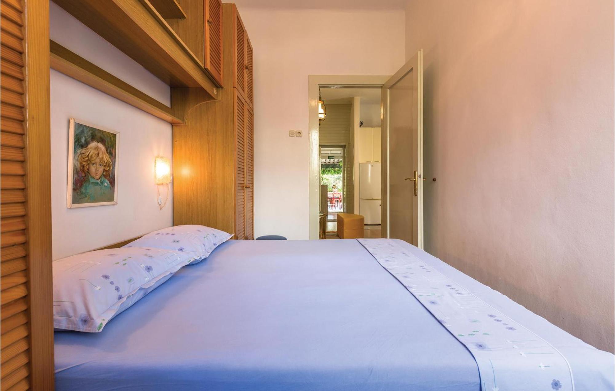 Awesome Apartment In Makarska With Kitchen Eksteriør billede