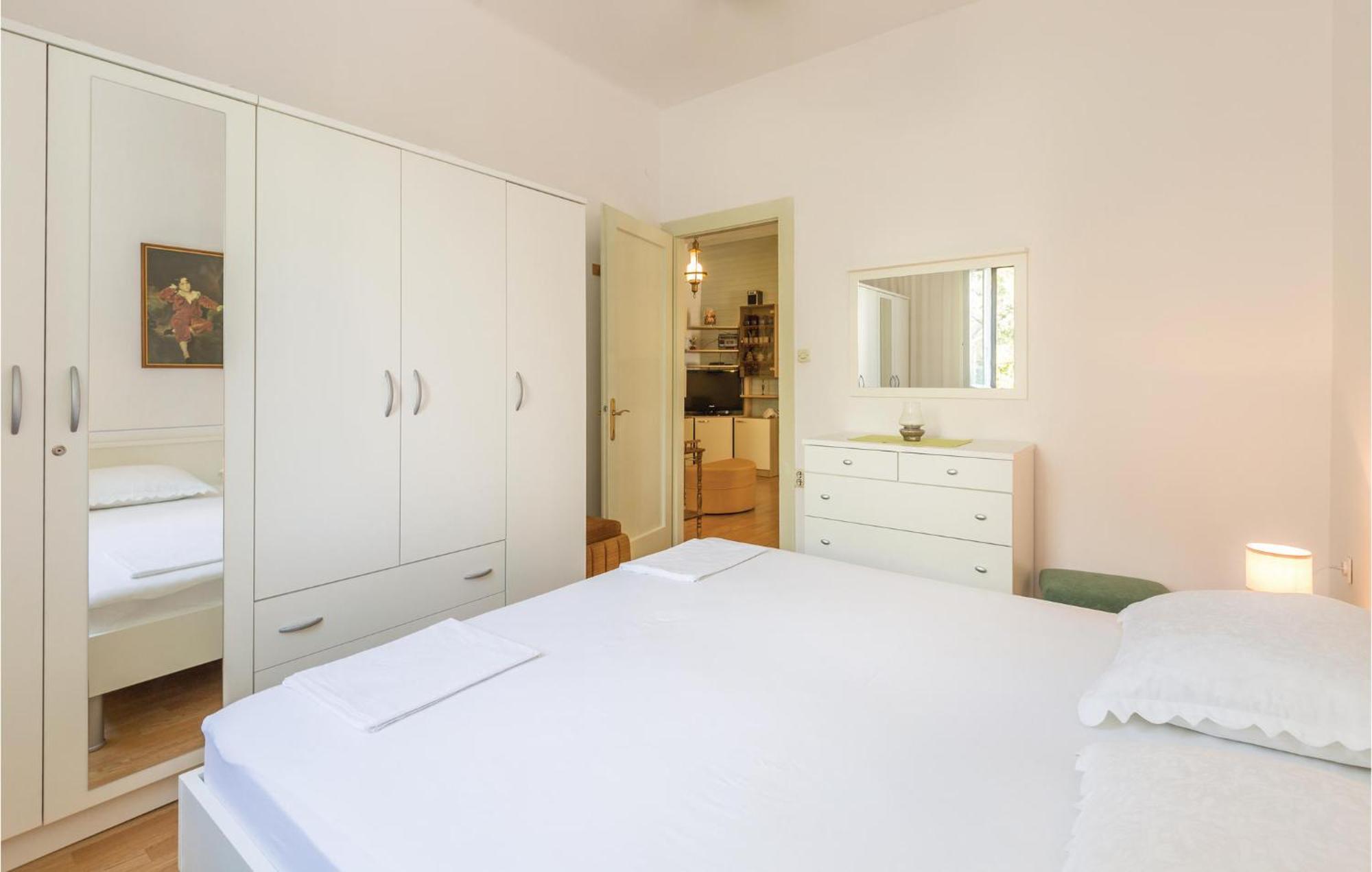 Awesome Apartment In Makarska With Kitchen Eksteriør billede