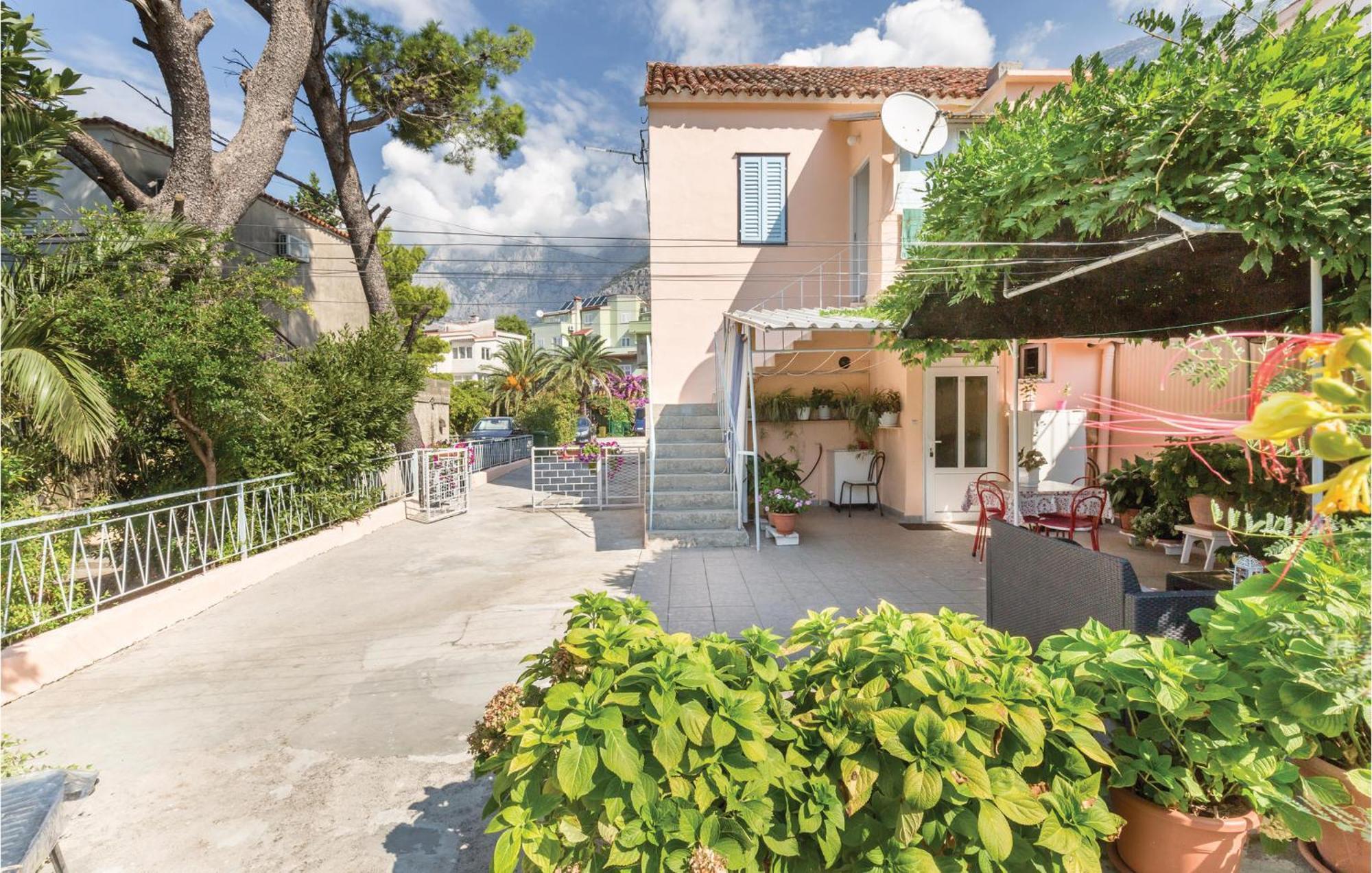 Awesome Apartment In Makarska With Kitchen Eksteriør billede