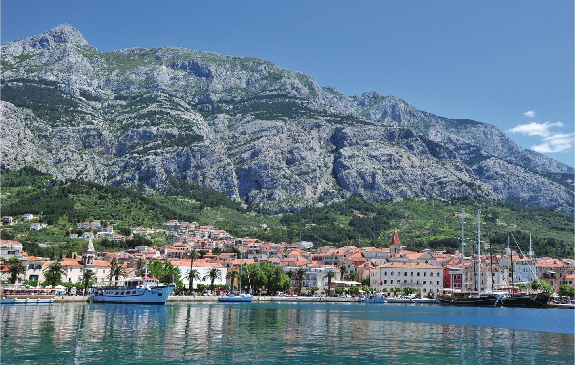 Awesome Apartment In Makarska With Kitchen Eksteriør billede