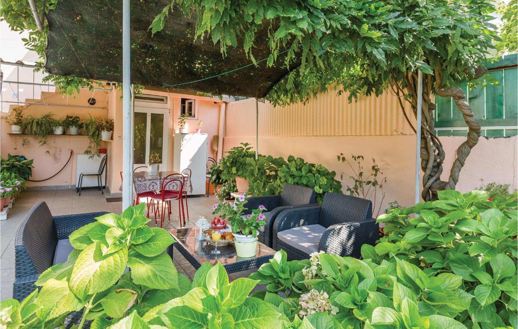 Awesome Apartment In Makarska With Kitchen Eksteriør billede