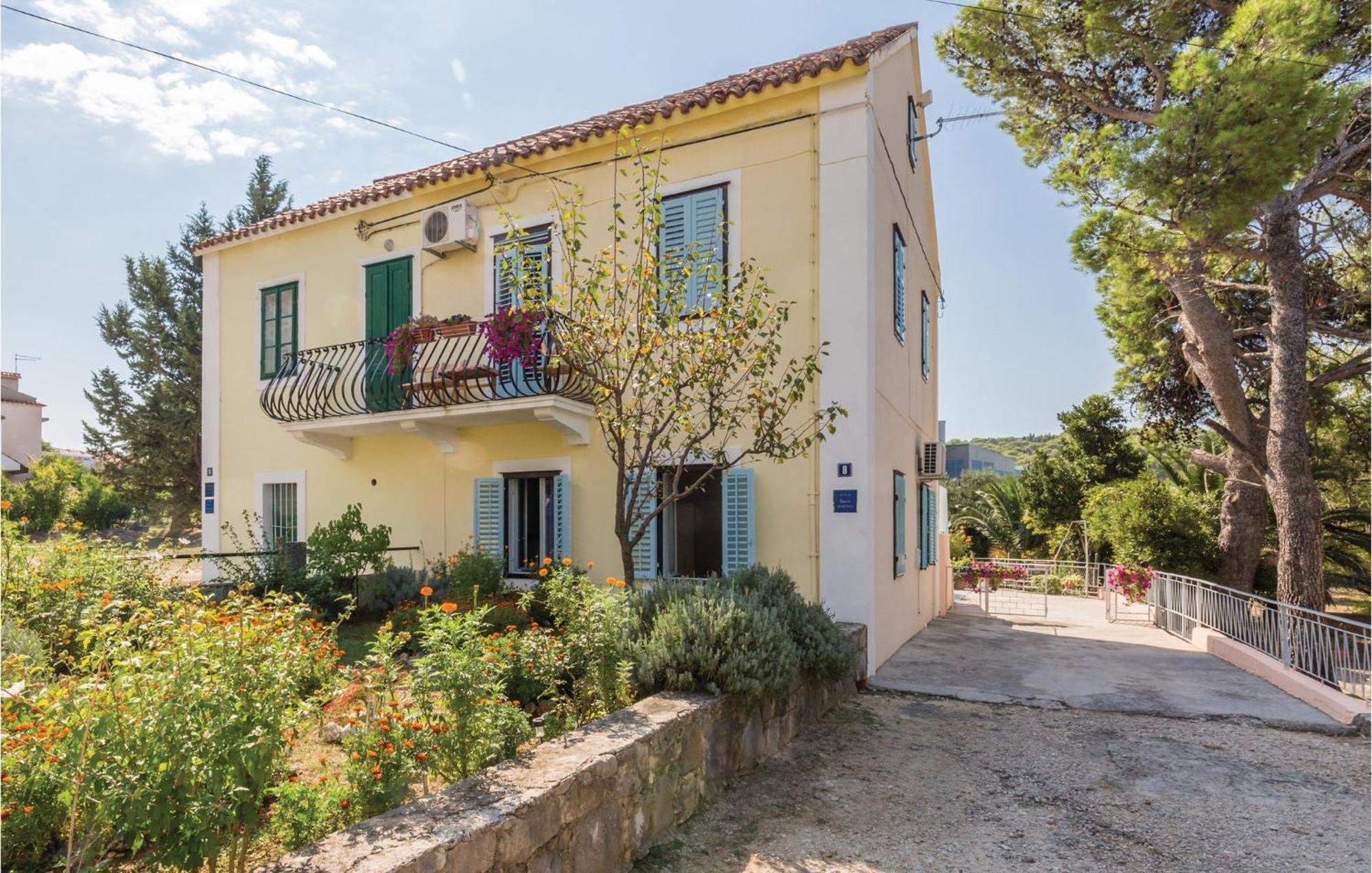 Awesome Apartment In Makarska With Kitchen Eksteriør billede