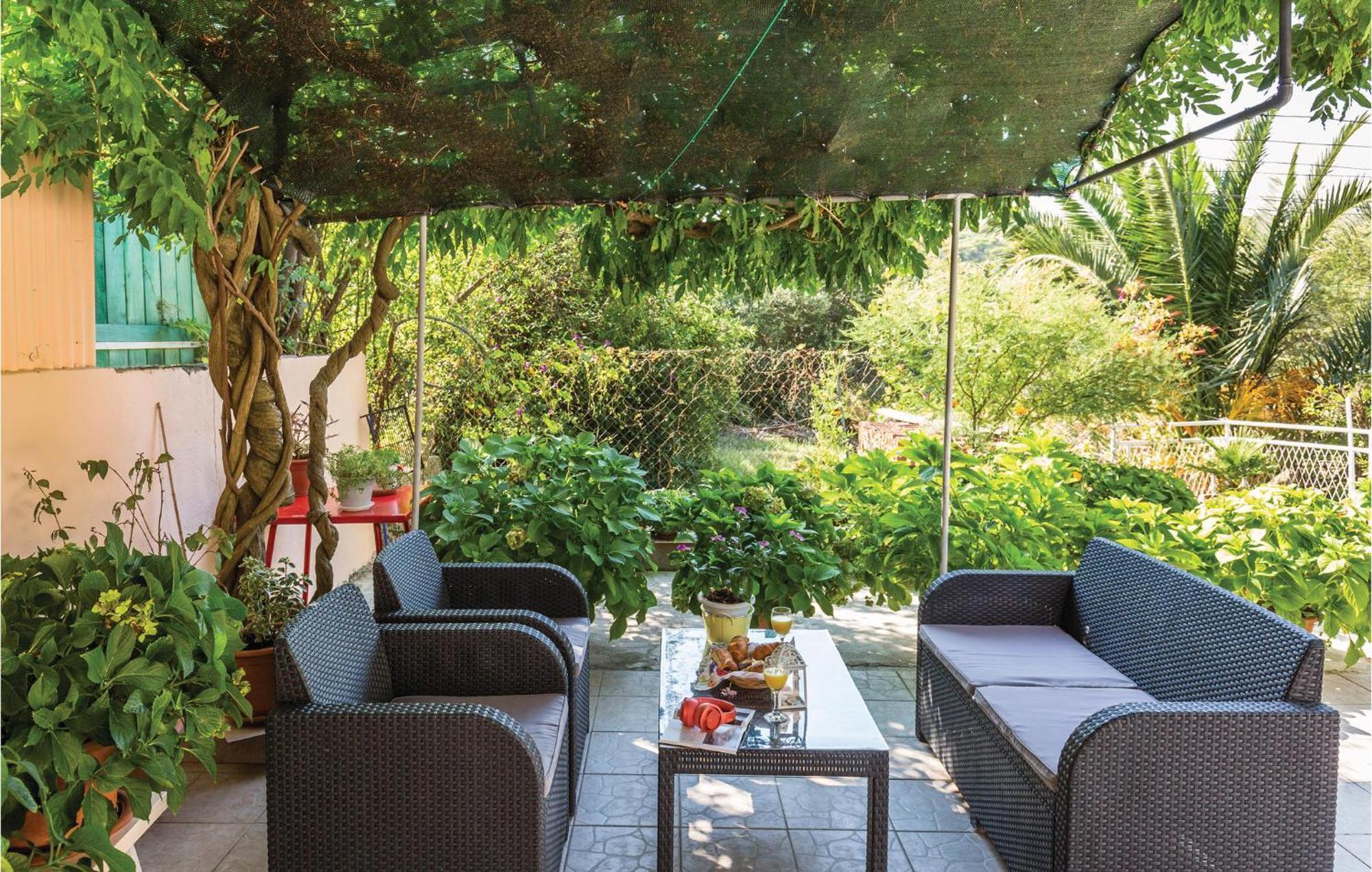 Awesome Apartment In Makarska With Kitchen Eksteriør billede
