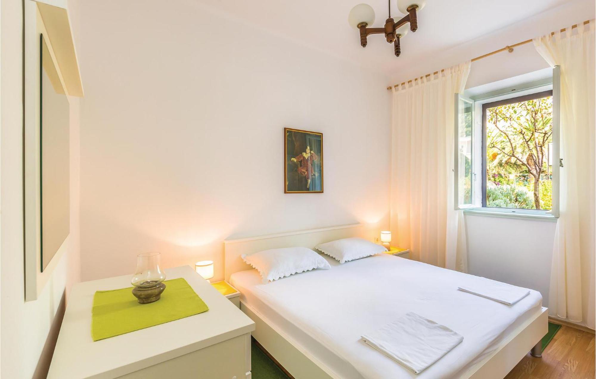 Awesome Apartment In Makarska With Kitchen Eksteriør billede